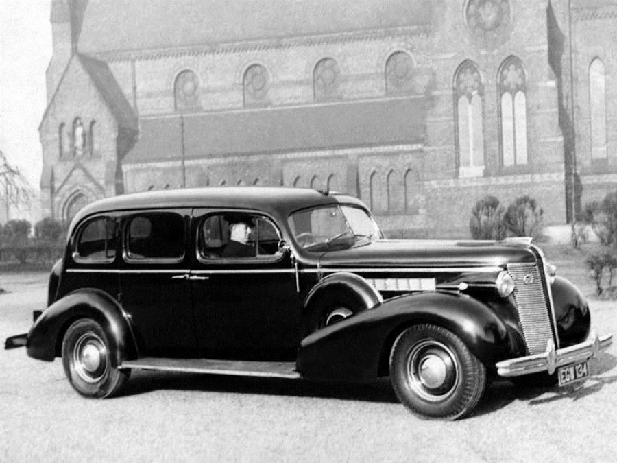  Buick Limited Limousine 1937 года  (UK) (фото 2 из 2)